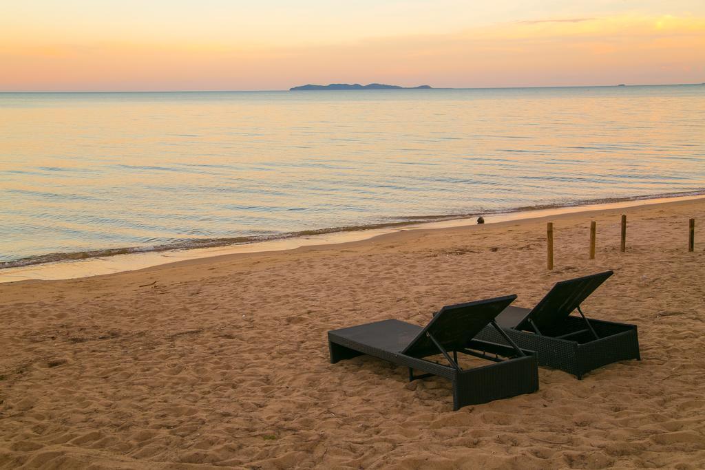 Seanery Beach Resort Bang Saphan Exteriör bild