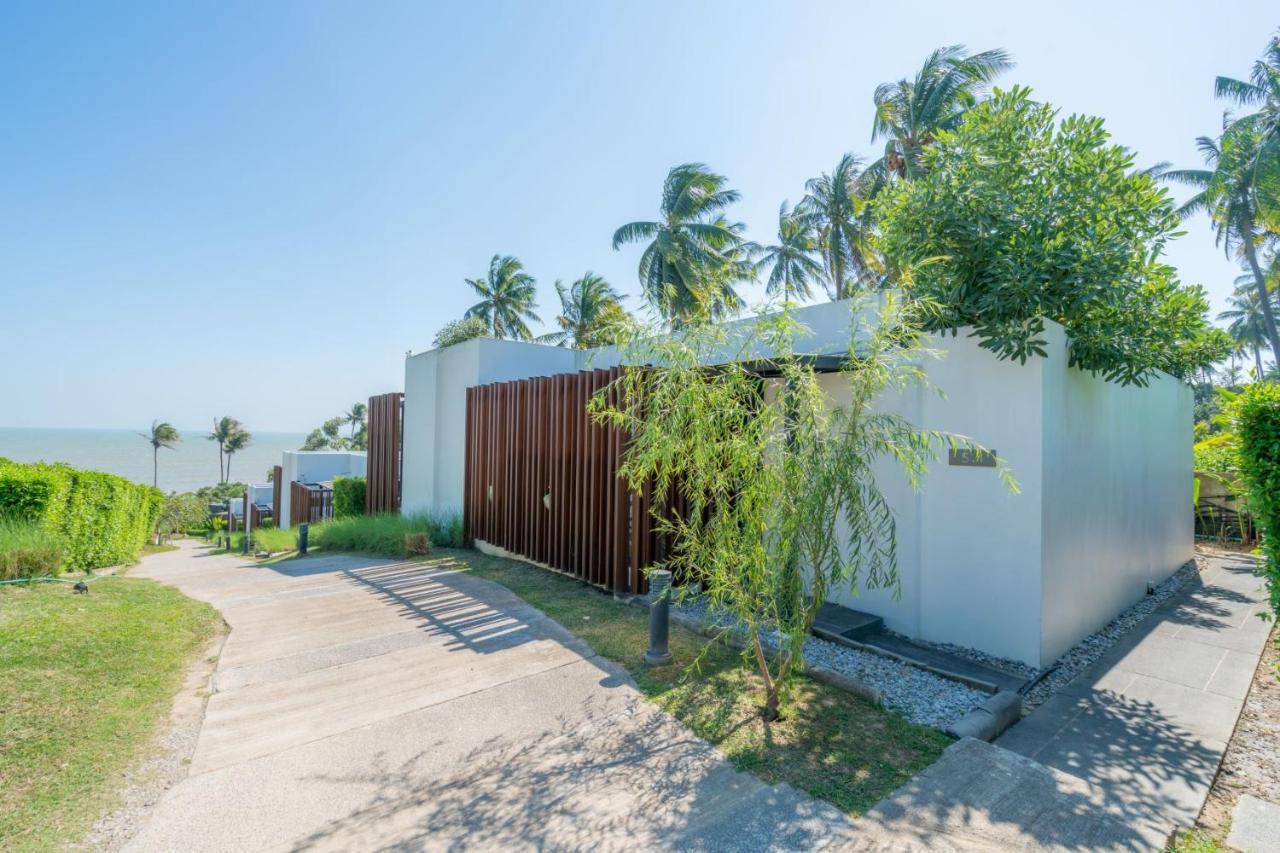 Seanery Beach Resort Bang Saphan Exteriör bild